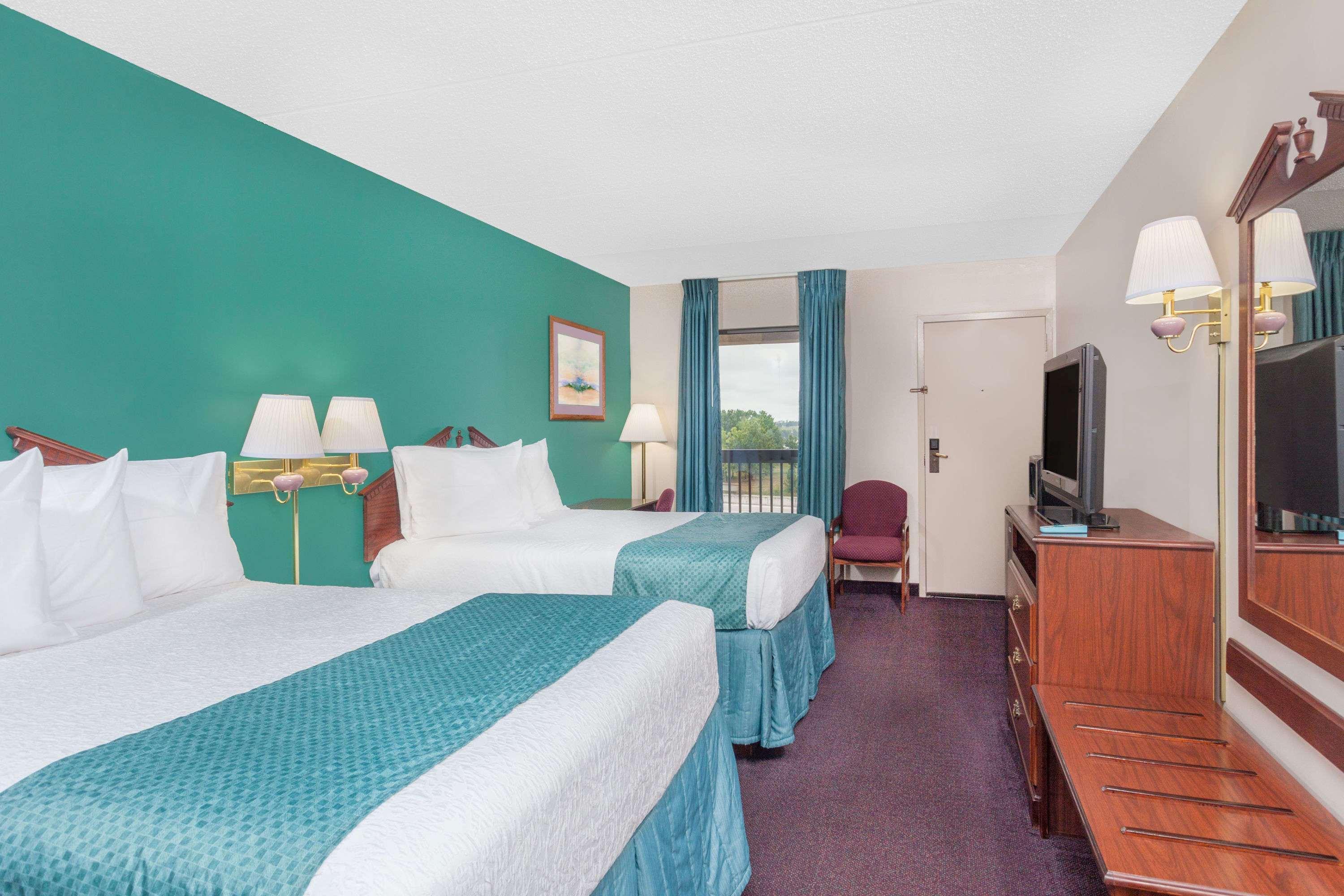 Baymont By Wyndham London Ky Motel Exterior photo