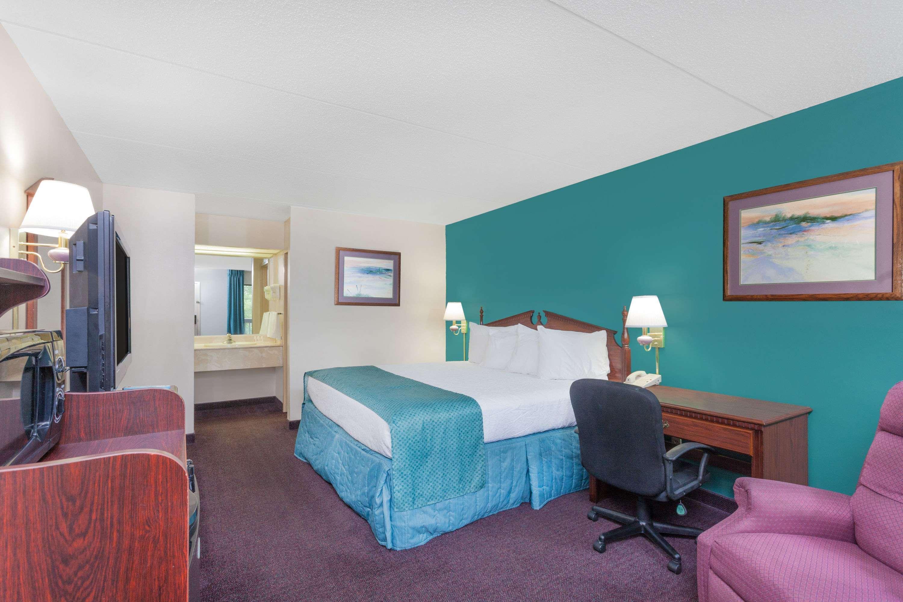 Baymont By Wyndham London Ky Motel Exterior photo